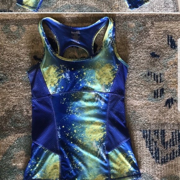 Matching workouts outfit - Picture 3 of 7